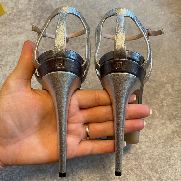 Fendi Silver Metallic T-strap Argento Sandal Pumps - Picture 10 of 15